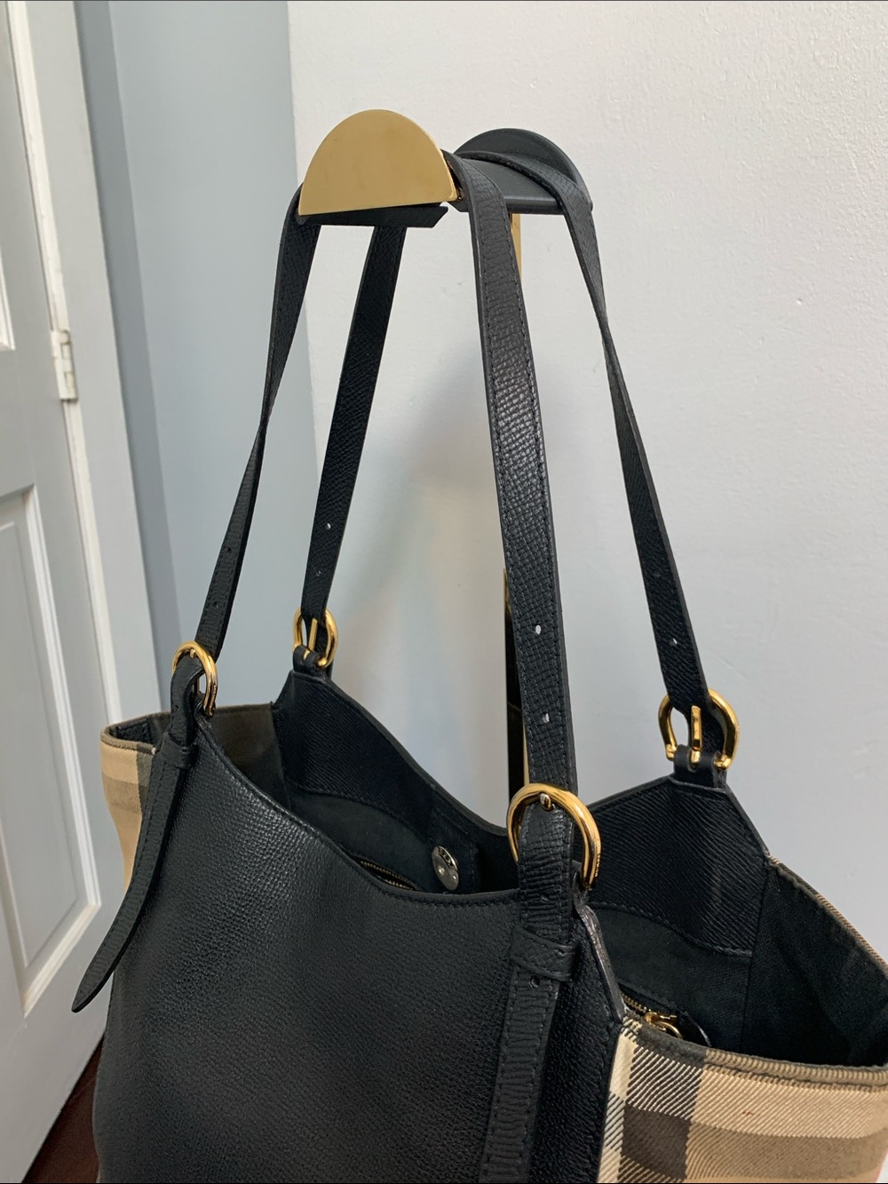 Authentic Burberry Canterbury Tote black leather, check sides - Picture 3 of 16